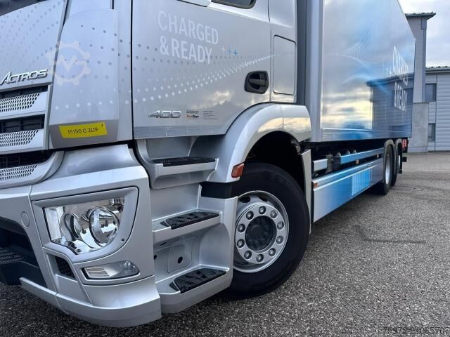 LKW mit Kofferaufbau  eActros 400 L
