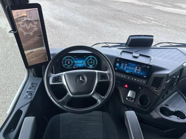 LKW mit Kofferaufbau  eActros 400 L