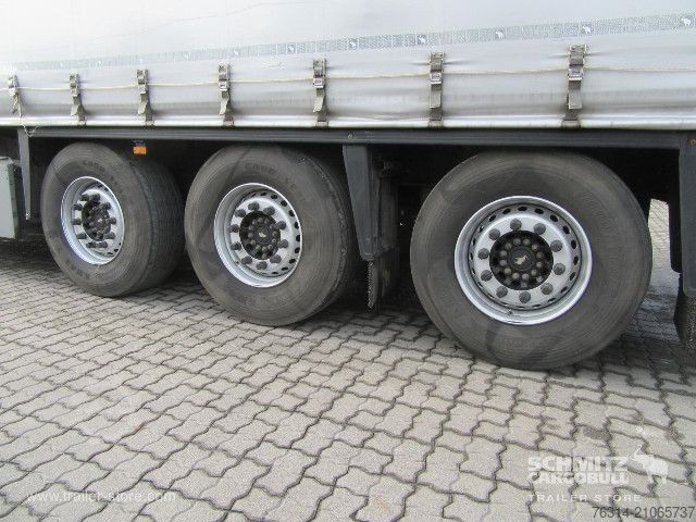 Auflieger mit Pritsche & Plane Schmitz Cargobull Curtainsider Coil Getränke