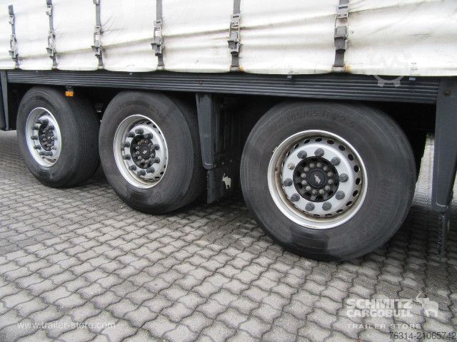 Auflieger mit Pritsche & Plane Schmitz Cargobull Curtainsider Coil Getränke