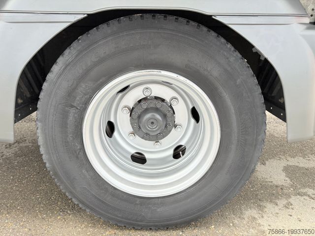 Pick-up van MERCEDES-BENZ 823 L Atego Pritsche 6.20m