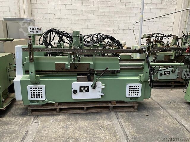 OMA 120/A automatische Holzdrehmaschine mit Lademagazin, maximale Werkstücklänge 1200 mm. OMA OMA 120/A