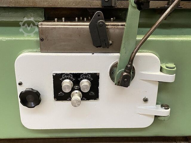 OMA 120/A automatische Holzdrehmaschine mit Lademagazin, maximale Werkstücklänge 1200 mm. OMA OMA 120/A