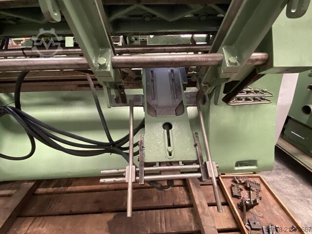 OMA 120/A automatische Holzdrehmaschine mit Lademagazin, maximale Werkstücklänge 1200 mm. OMA OMA 120/A