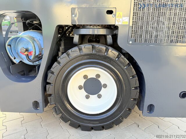 Vierwegestapler Combilift CB4000 GAS TRIPLEX 5200 POSITIONER