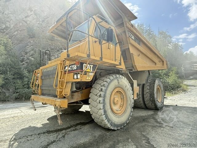 Dump truck Caterpillar 775B