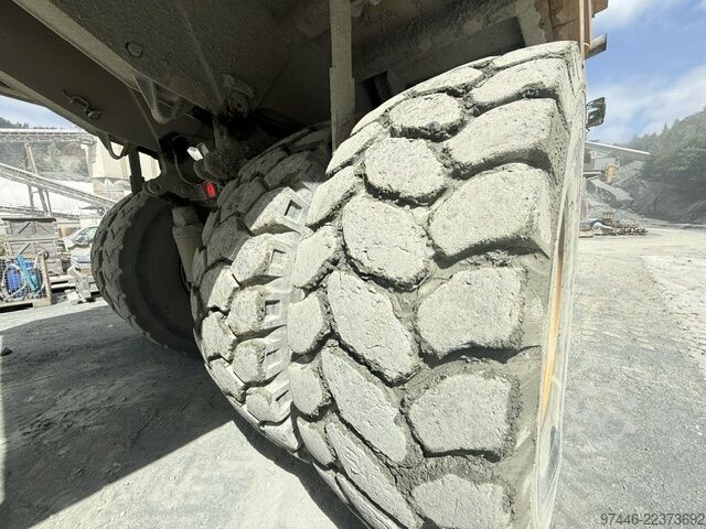 Dump truck Caterpillar 775B