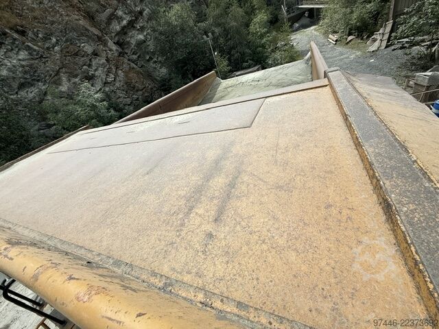 Dump truck Caterpillar 775B