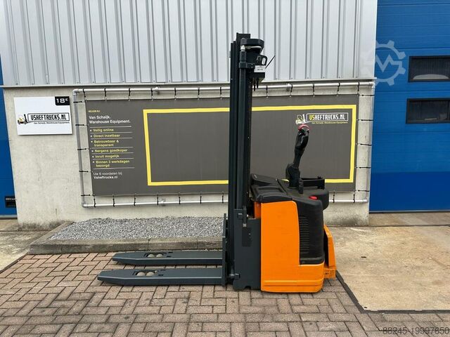 VS-22377 Electric triplex stacker Still EGVS14LB 4940mm initial lift STILL EGVS14LB