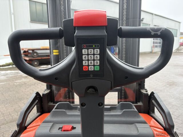 Hochhubwagen Toyota SWE 145 L / 690 Std.!