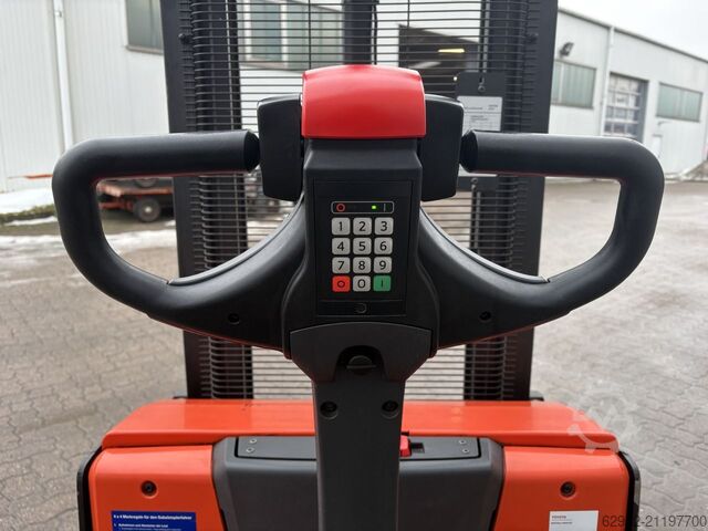 Hochhubwagen Toyota SWE 120 / Akku 2023!