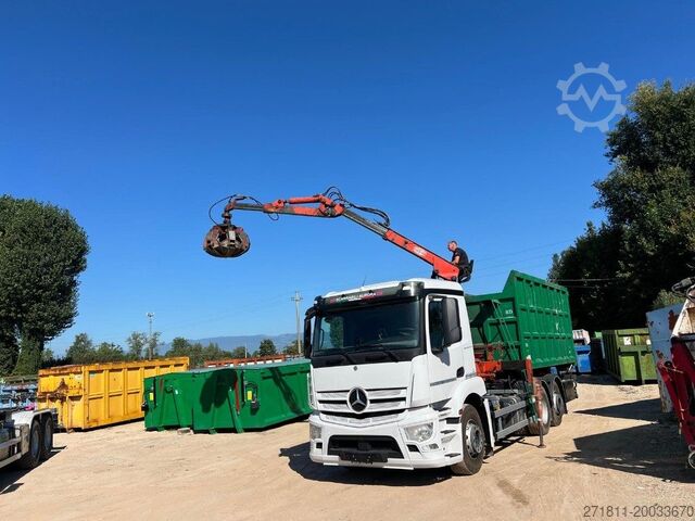 Roll-off container CONTAINER SCARRABILE USATO A CIELO APERTO CON GRU