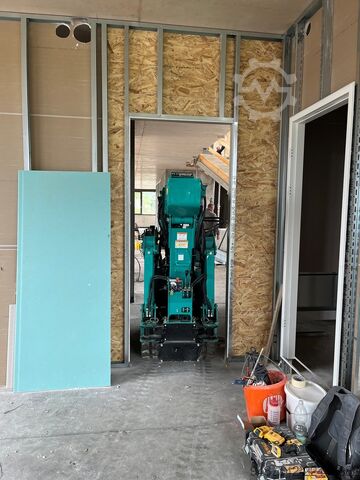 Mobile crane Maeda MK1033CW