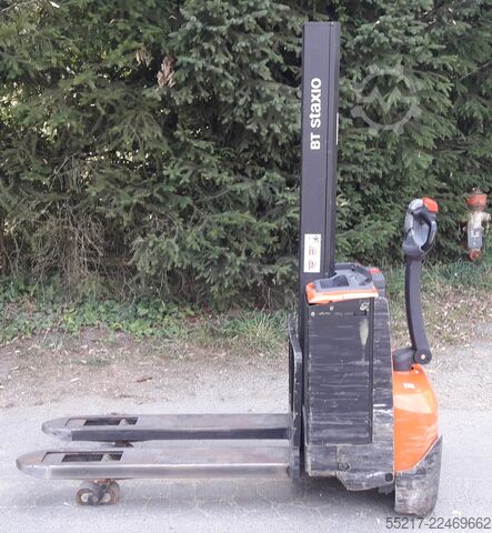 Manual stacker TOYOTA BT SWE