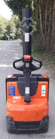 Manual stacker TOYOTA BT SWE