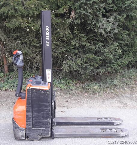Manual stacker TOYOTA BT SWE