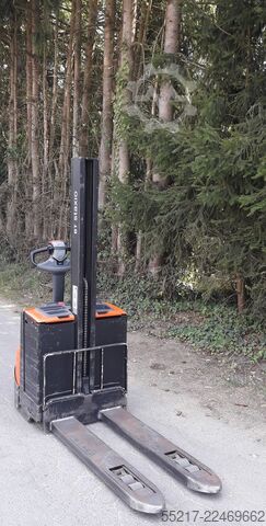 Manual stacker TOYOTA BT SWE