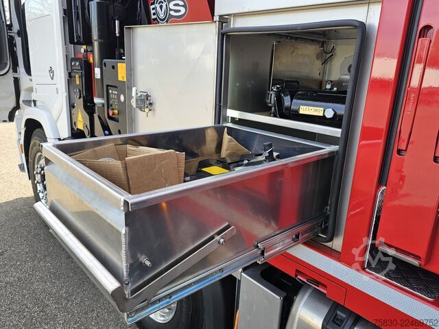 Kranwagen Scania R590 V8 8x2 / HMF 9520 CRANE - JIB - WINCH / TR...