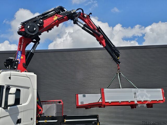 Kranwagen Scania R590 V8 8x2 / HMF 9520 CRANE - JIB - WINCH / TR...