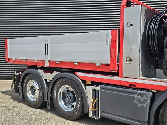 Kranwagen Scania R590 V8 8x2 / HMF 9520 CRANE - JIB - WINCH / TR...