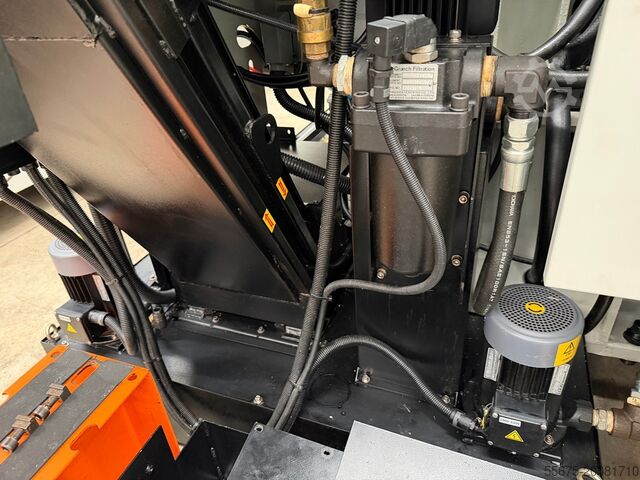 Four-axis vertical machining center Quaser MV 184 C