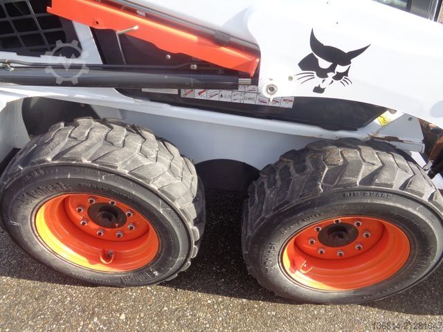 Radlader BOBCAT S450 Schaufeln + Gabeln