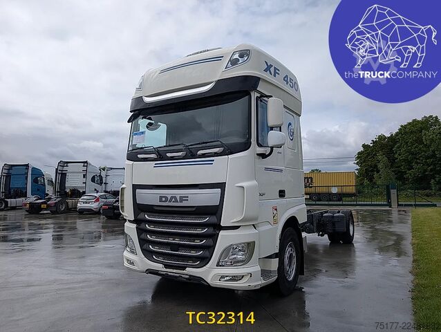 Chassis with cab DAF XF 450