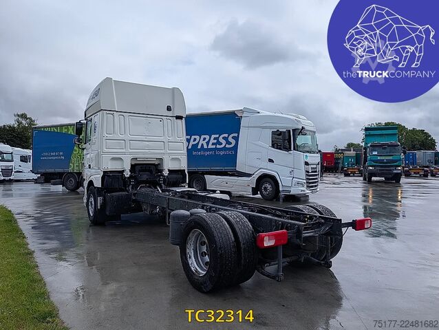 Chassis with cab DAF XF 450