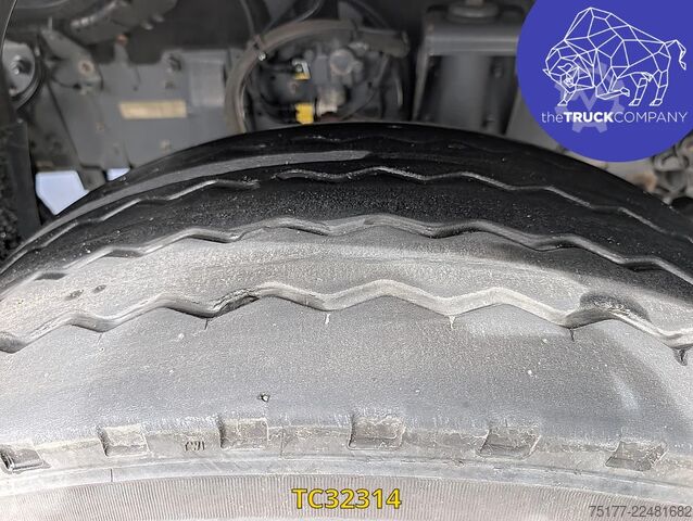Chassis with cab DAF XF 450