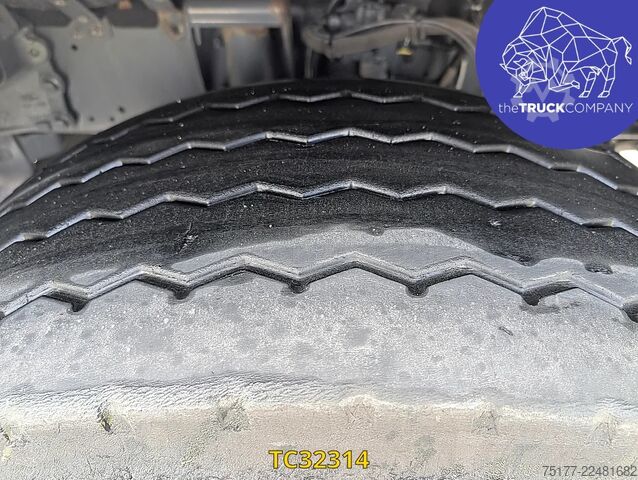 Chassis with cab DAF XF 450