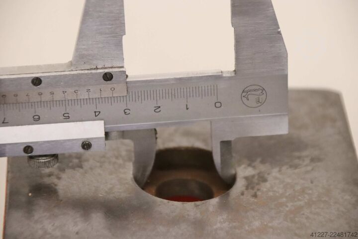 Theodolite tripod unbekannt seitlich verschiebbar