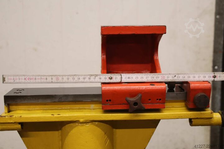 Theodolite tripod unbekannt seitlich verschiebbar