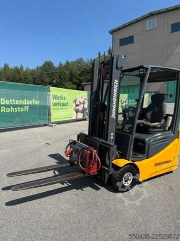 Manual pallet jack Jungheinrich Typ EFG 216k mit Ladegerät EFG 216k