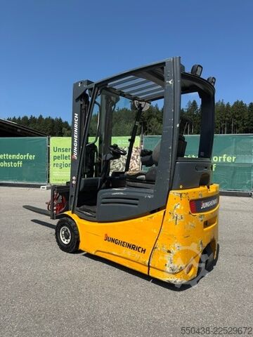Manual pallet jack Jungheinrich Typ EFG 216k mit Ladegerät EFG 216k