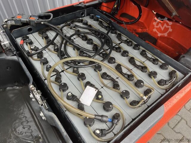 Electric 3-wheel forklift Linde E16-02