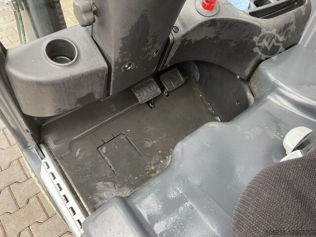 Electric 3-wheel forklift Linde E16-02