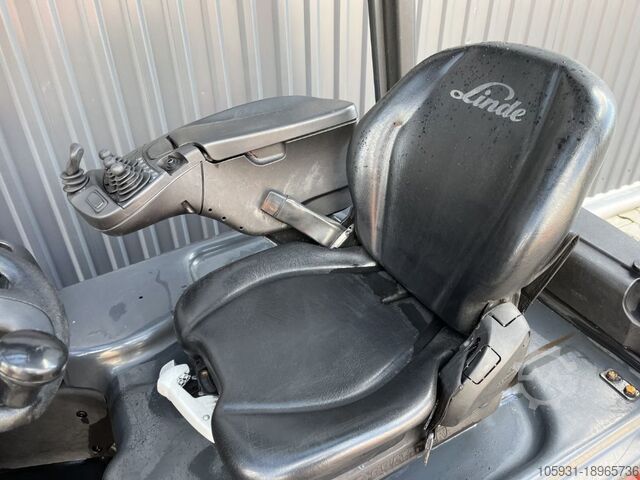 Electric 4-wheel forklift Linde E16P-02