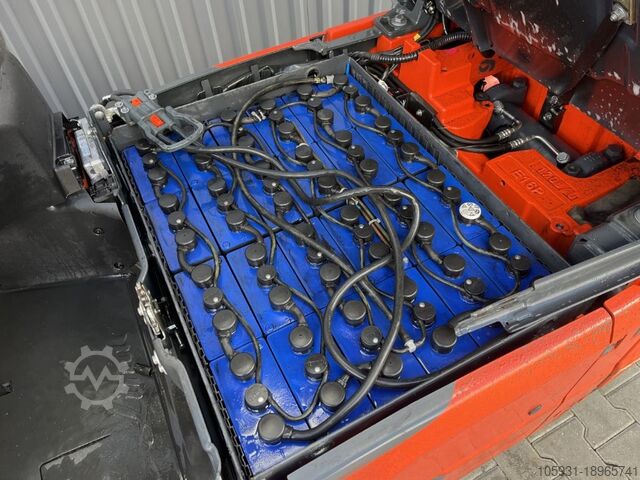 Electric 4-wheel forklift Linde E16P-02