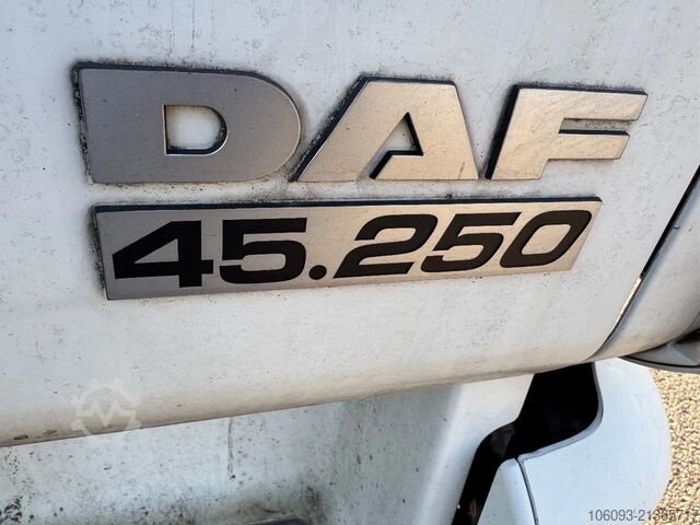 Suitcase DAF LF 250 Bakwagen Handgeschakeld