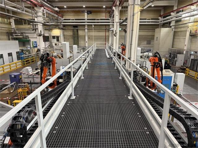 Roboterportalsystem mit 5 Robotern KUKA KR 16 R2010-2