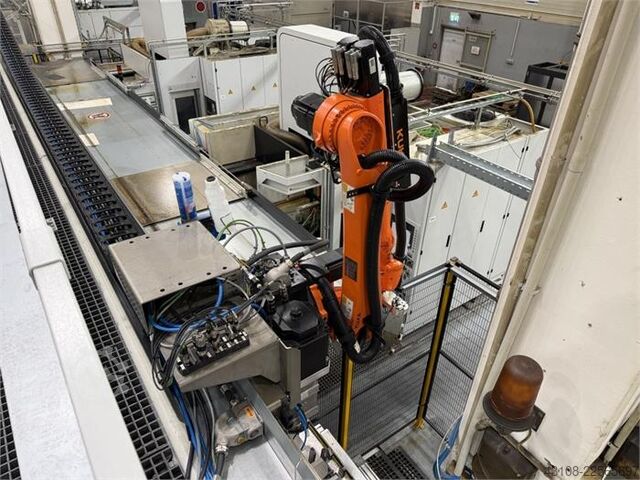 Roboterportalsystem mit 5 Robotern KUKA KR 16 R2010-2
