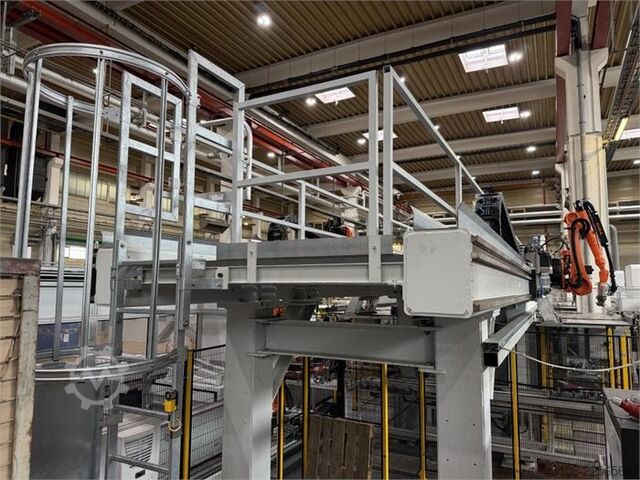 Roboterportalsystem mit 5 Robotern KUKA KR 16 R2010-2