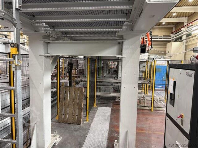 Roboterportalsystem mit 5 Robotern KUKA KR 16 R2010-2