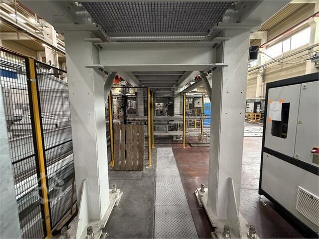Roboterportalsystem mit 5 Robotern KUKA KR 16 R2010-2