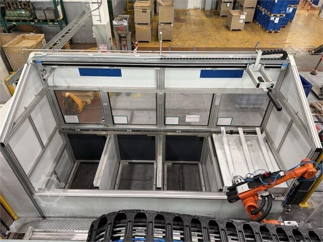 Roboterportalsystem mit 5 Robotern KUKA KR 16 R2010-2