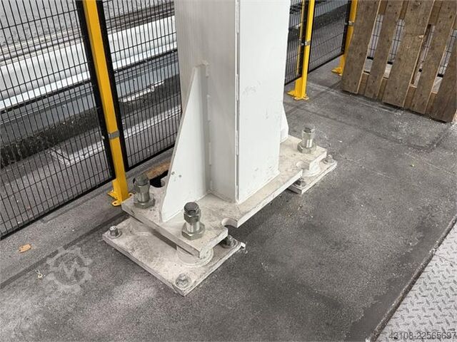 Roboterportalsystem mit 5 Robotern KUKA KR 16 R2010-2