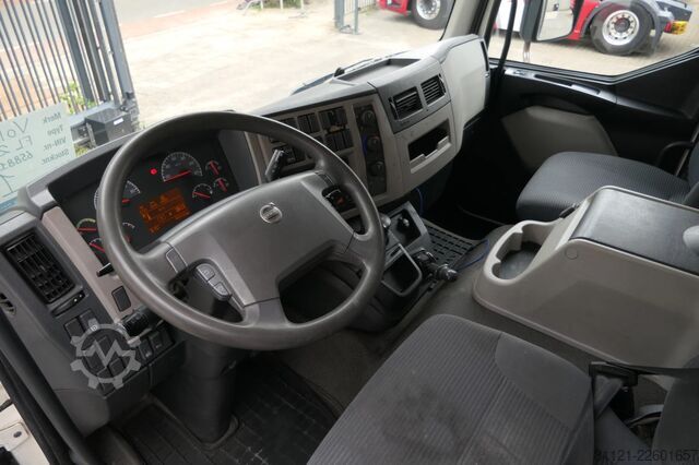 Refrigerated/frozen transport Volvo FL 240 | Carrier SUPRA 950Mt / Bi-temp | 3 Comp...