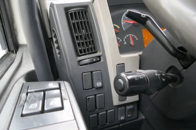 Refrigerated/frozen transport Volvo FL 240 | Carrier SUPRA 950Mt / Bi-temp | 3 Comp...