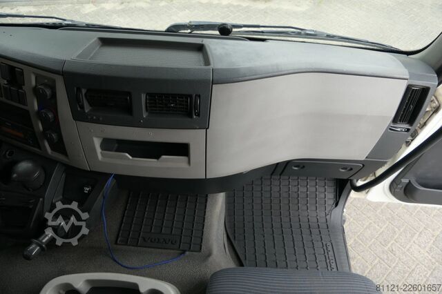 Refrigerated/frozen transport Volvo FL 240 | Carrier SUPRA 950Mt / Bi-temp | 3 Comp...