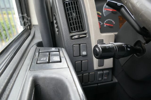Refrigerated/frozen transport Volvo FL 240 | Carrier SUPRA 950Mt / Bi-temp | 3 Comp...